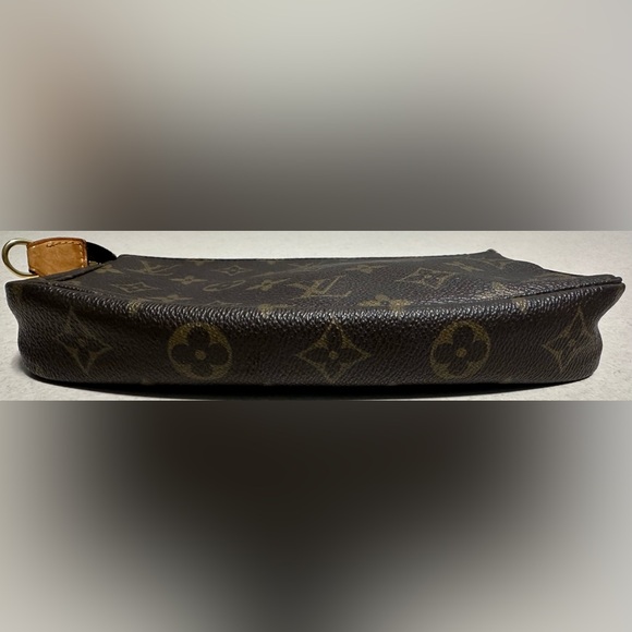 Louis Vuitton Pochette Accessoires Bag Monogram Canvas - Picture 4 of 14